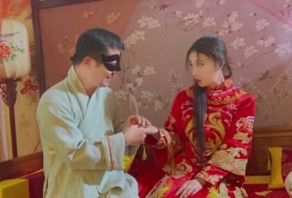 ผู้หญิงใหม่ที่เคยรู้จักเด็กชายและเด็กชายสำรวจเรื่องราวความรักที่ร้อนแรง