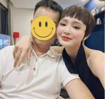 เรื่องราวความรักของความงามของ Hien Ho กับยักษ์