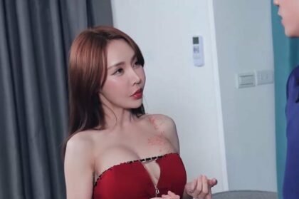 เย็ดหน้าอกใหญ่ที่สวยงามของเธอเมื่อเธอพบกันครั้งแรก