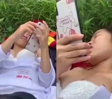 นักเรียนสองคนแอบสัมผัสความรัก