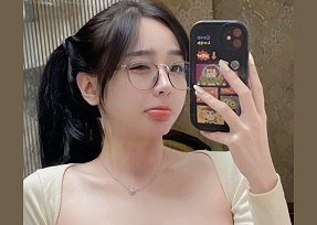 Hoa Hoa กำลังทำอยู่มันถูกจับได้