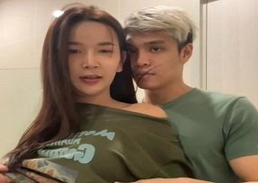 สาวอเมริกันร้อนแรงกระเพื่อมเมื่อถ่ายทำคลิปร้อนกับแฟนของเธอในการเดินทางอย่างลับๆ