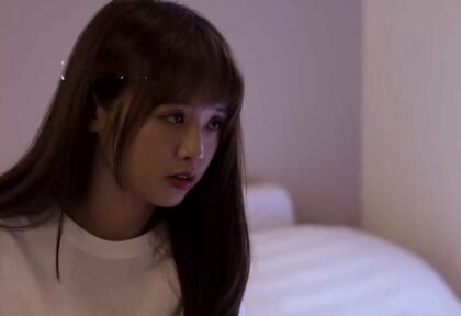 ชายหนุ่มผู้โชคดีสามารถอยู่กับแฟนสาวสวยของเขาได้