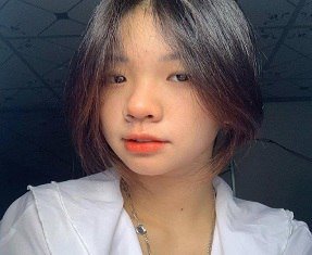 Van Anh แสดงน้ำของเธอที่เต็มไปด้วยน้ำ
