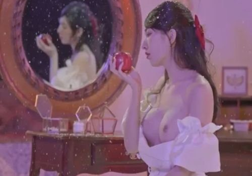 วิดีโอสุดฮอตล่าสุดของ Snow White